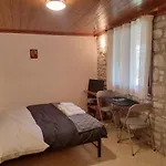 τείχιο μπουτίκ - Tihio Boutique - πέτρινος *
