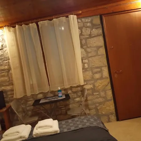 τείχιο μπουτίκ - Tihio Boutique - πέτρινος * Tichio